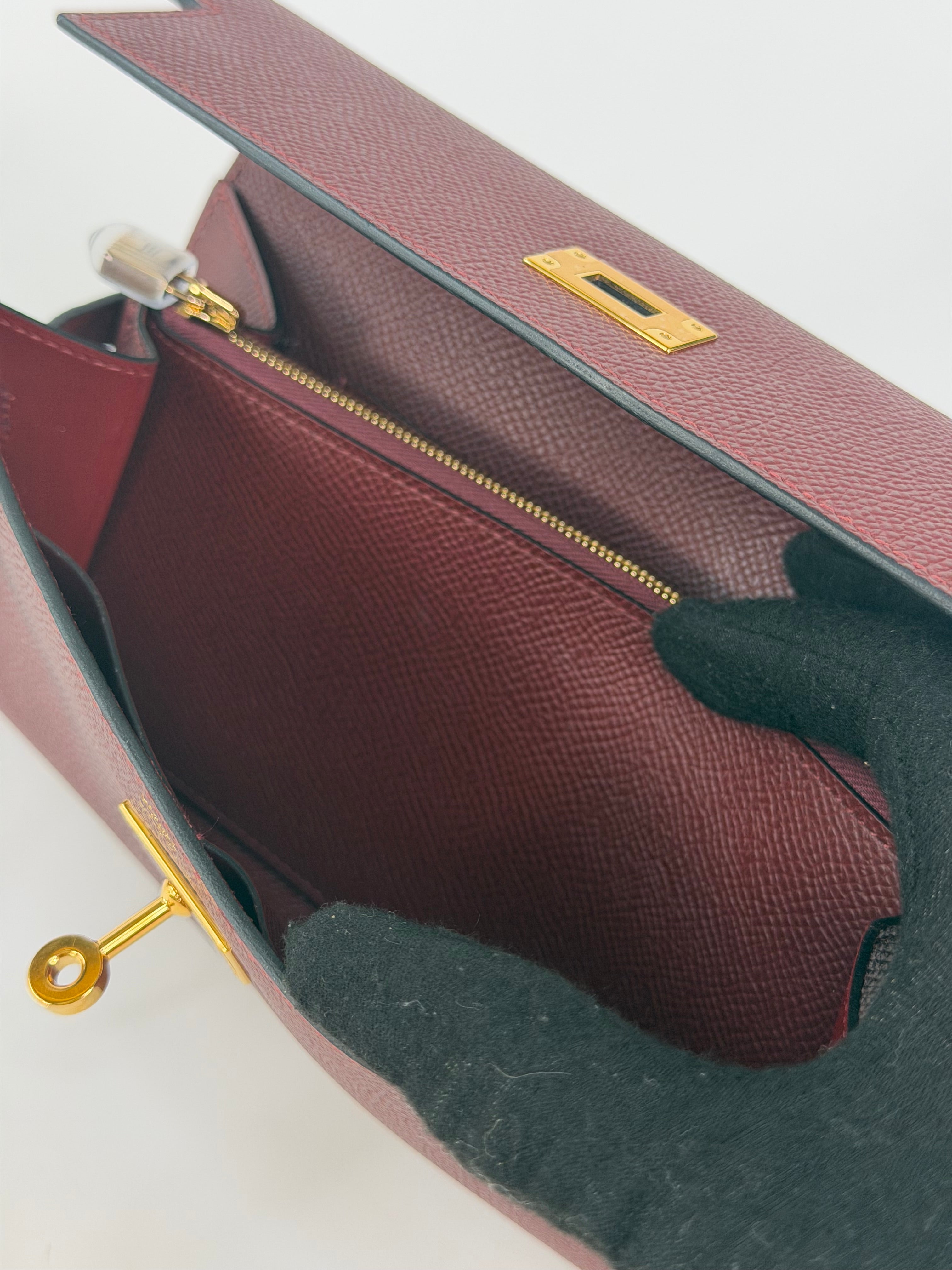 Hermès Kelly To Go In Burgundy Epsom Leather With Gold Hardware