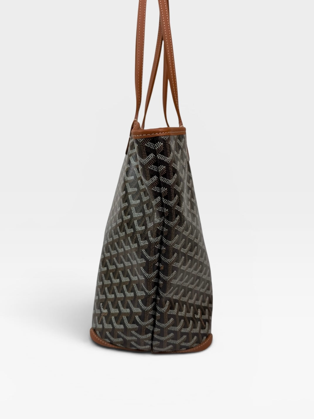 Goyard Artois MM Bag In Black Monogram. Authentic and preloved in excellent condition. 100% guarantee