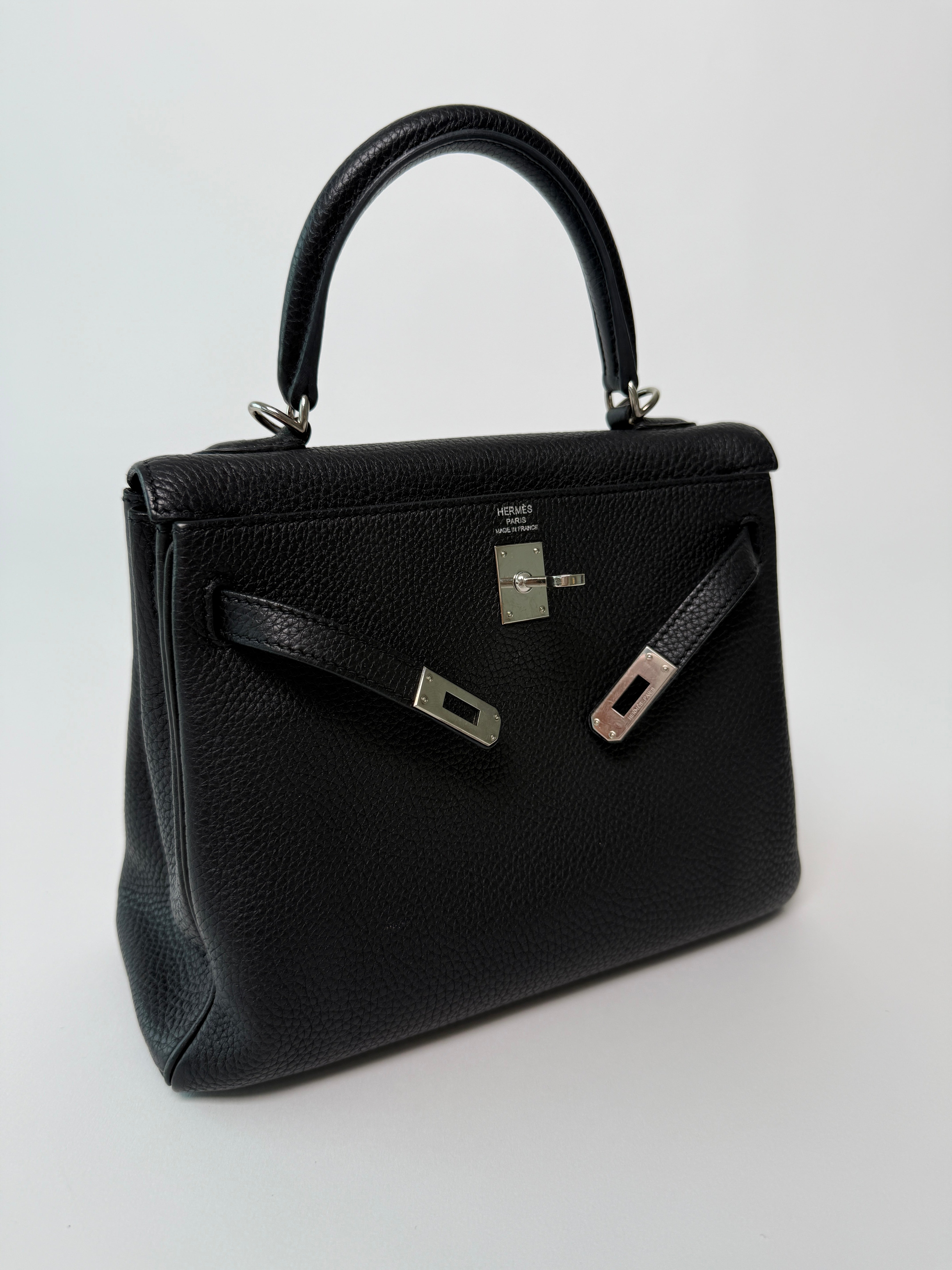 Authentiic Hermès Kelly 25 In Nior Togo Leather with palladium hardware.