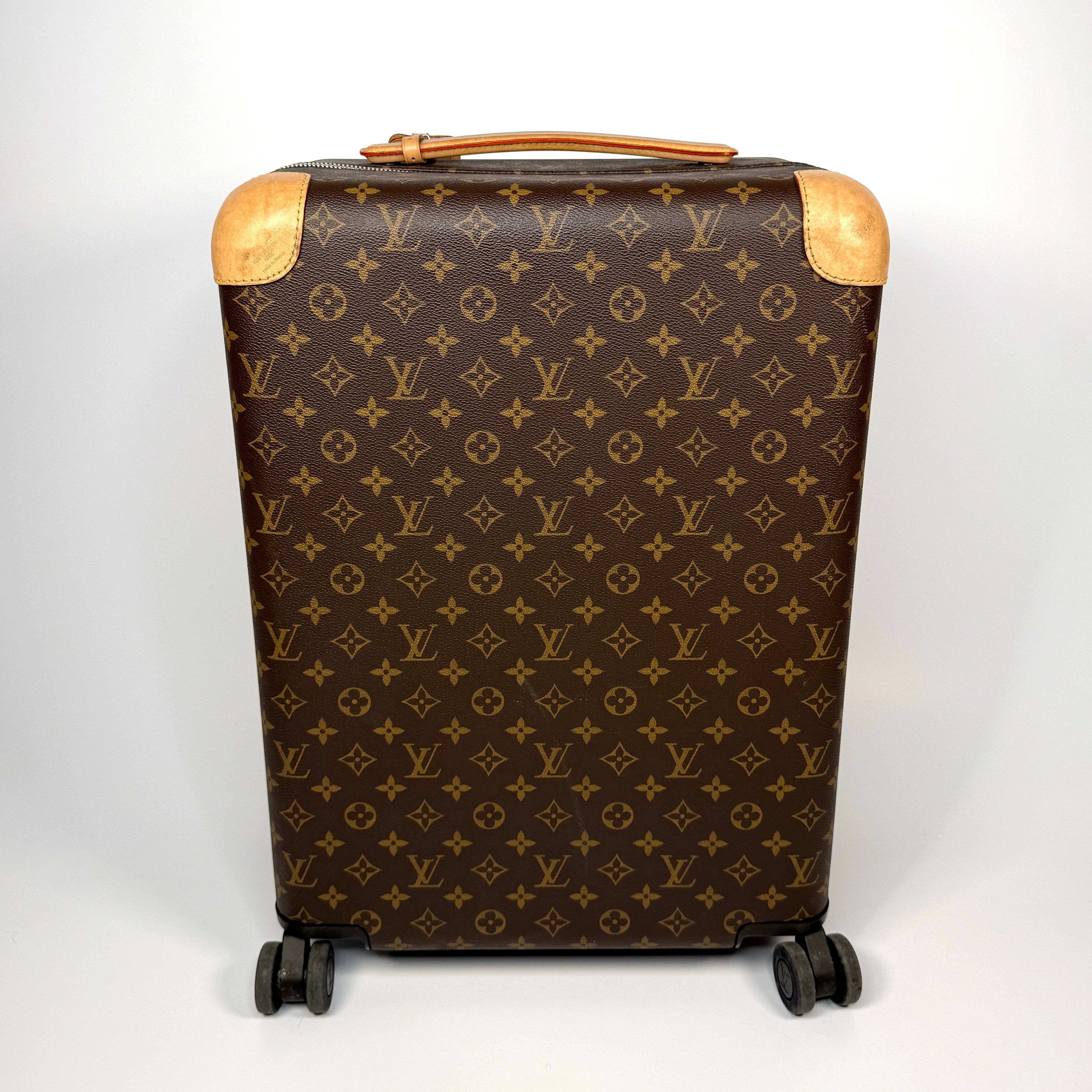 Louis Vuitton 50 Horizon Monogram Suitcase. Prevloved and Authentic In Very Goo Condition 