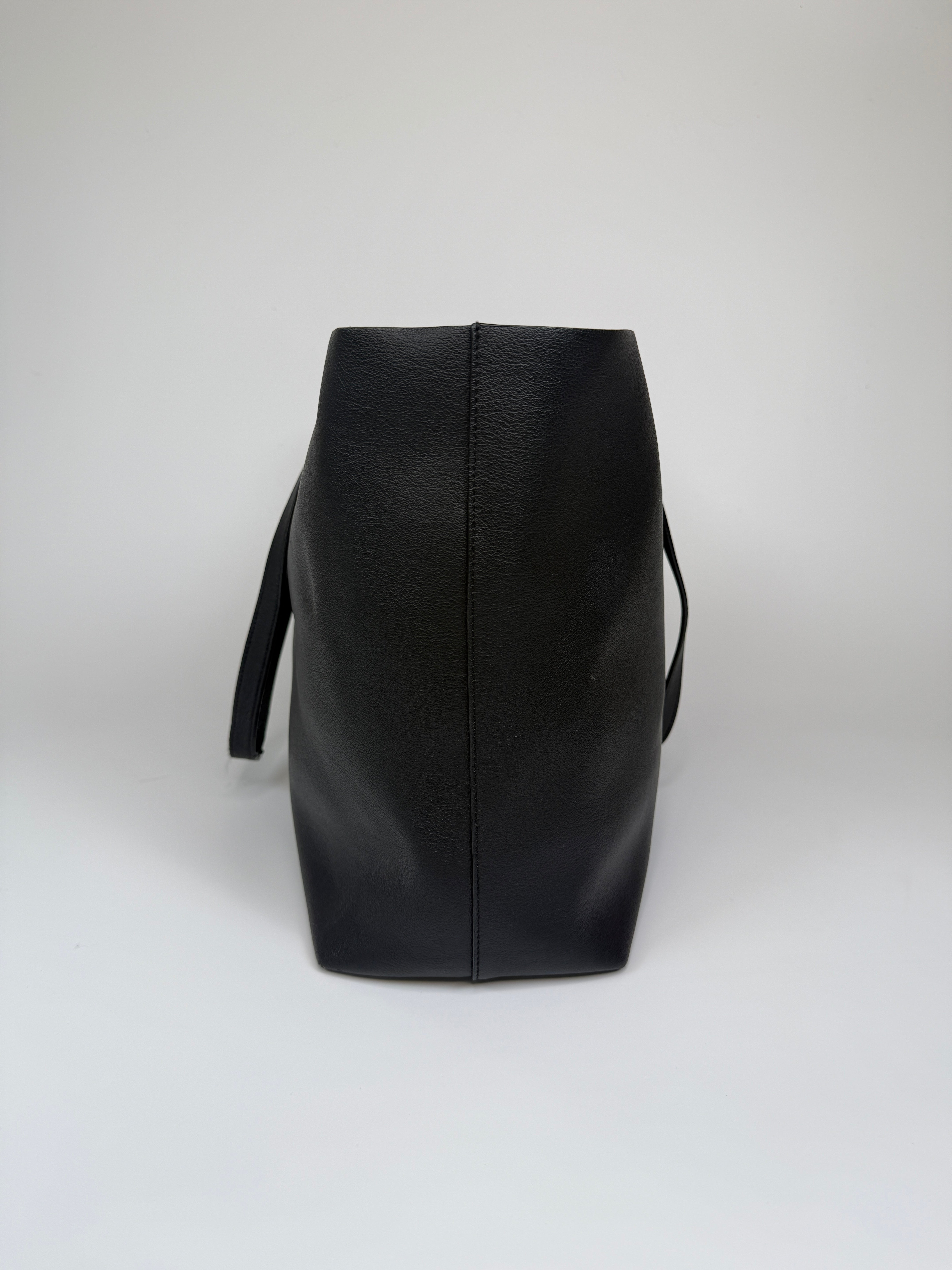 aAuthentic and preloved Saint Laurent Shopping Tote In Black Leather. 100%  Authenticity guarantee 
