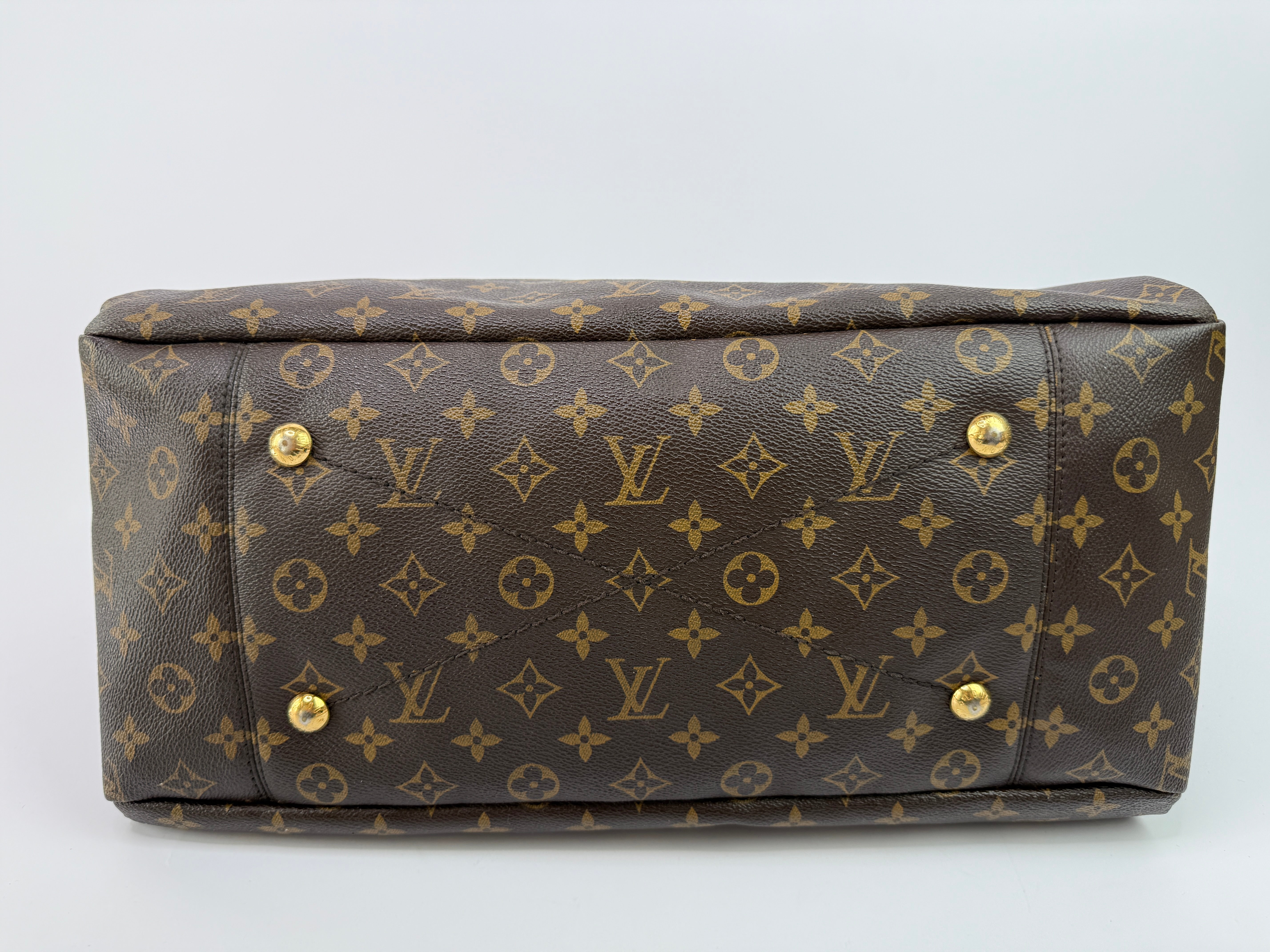 Louis Vuitton Monogram Artsy MM Shoulder Bag