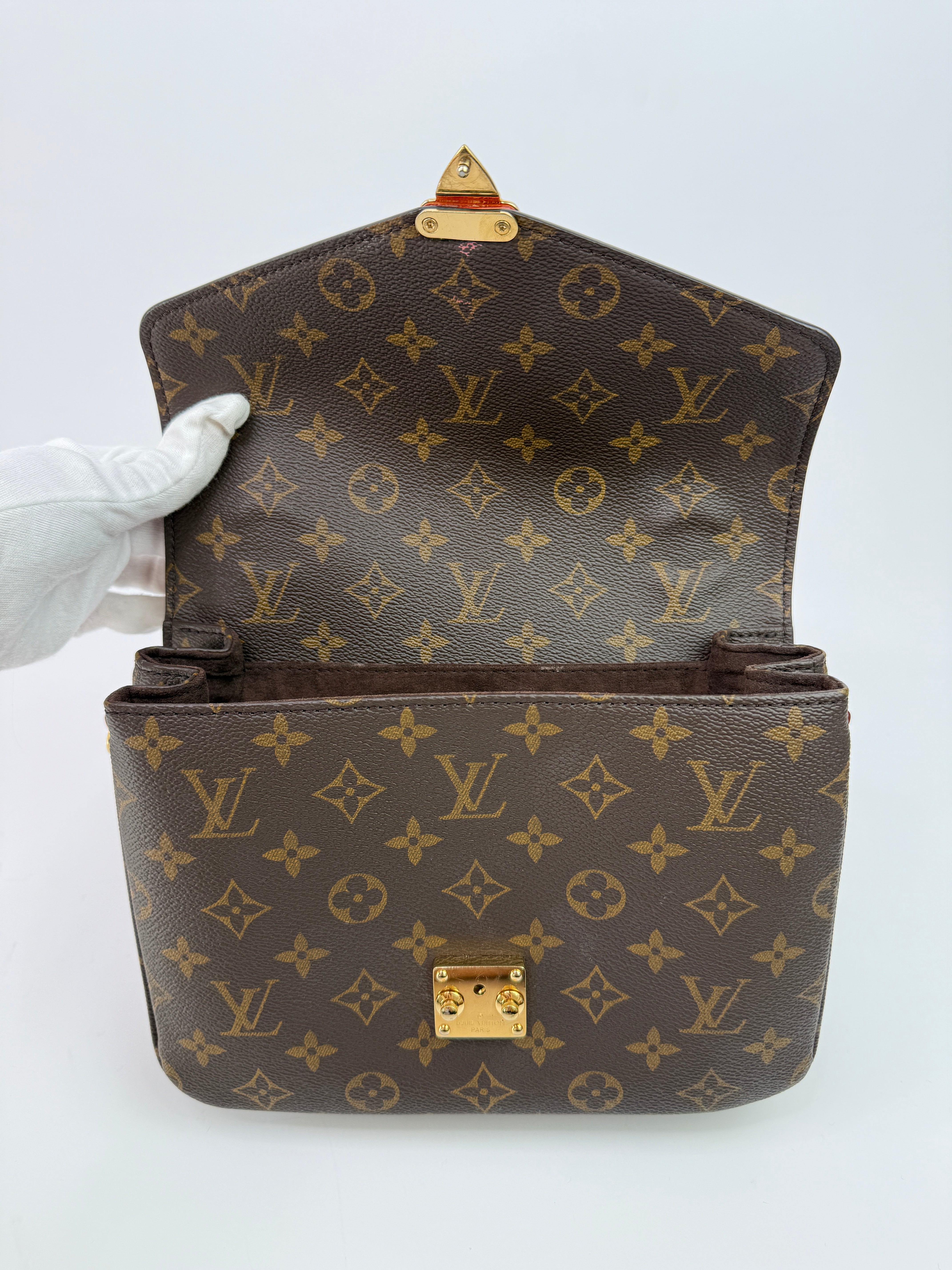Louis Vuitton Pochette Métis Bag