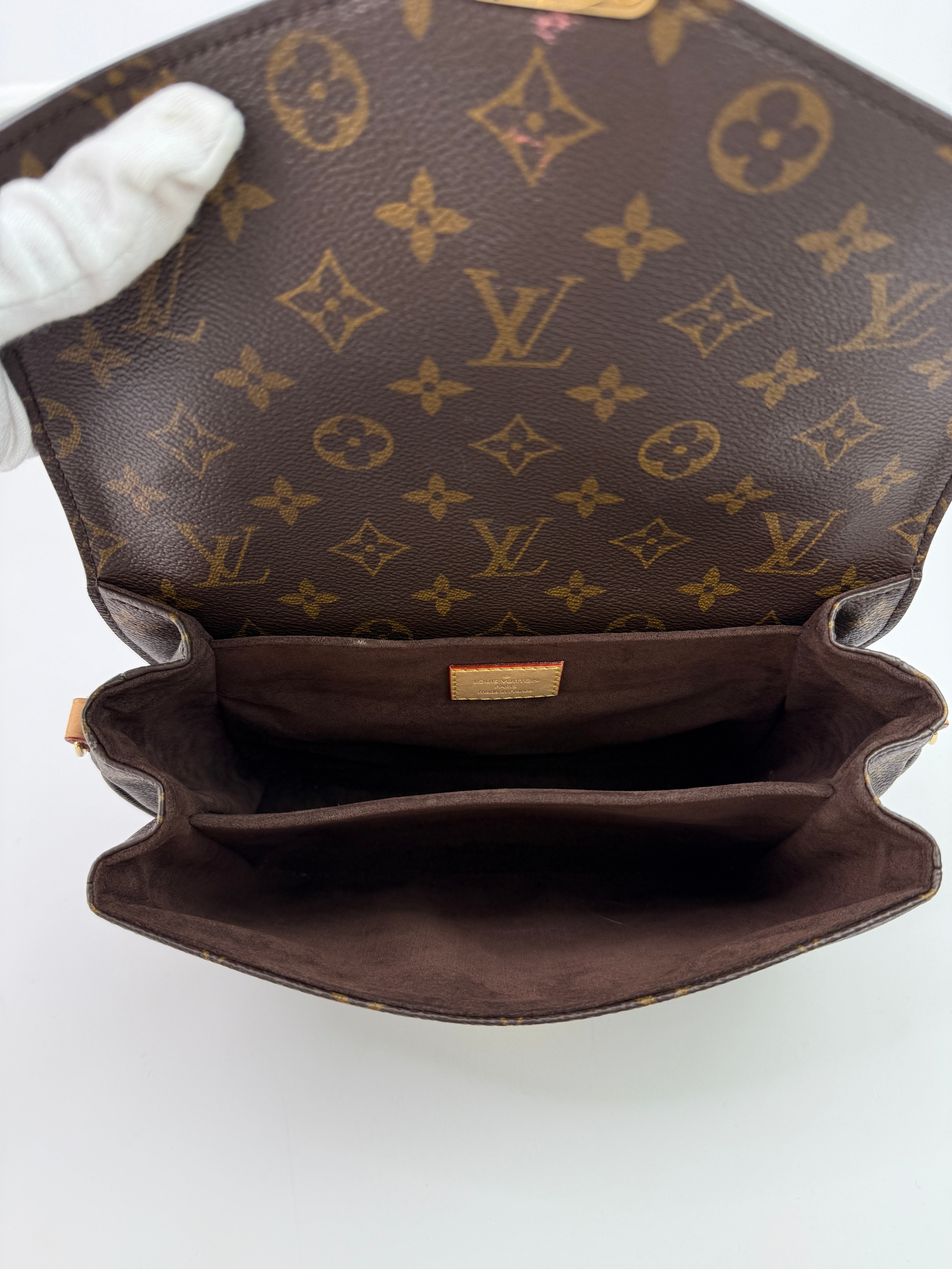 Louis Vuitton Pochette Métis Bag