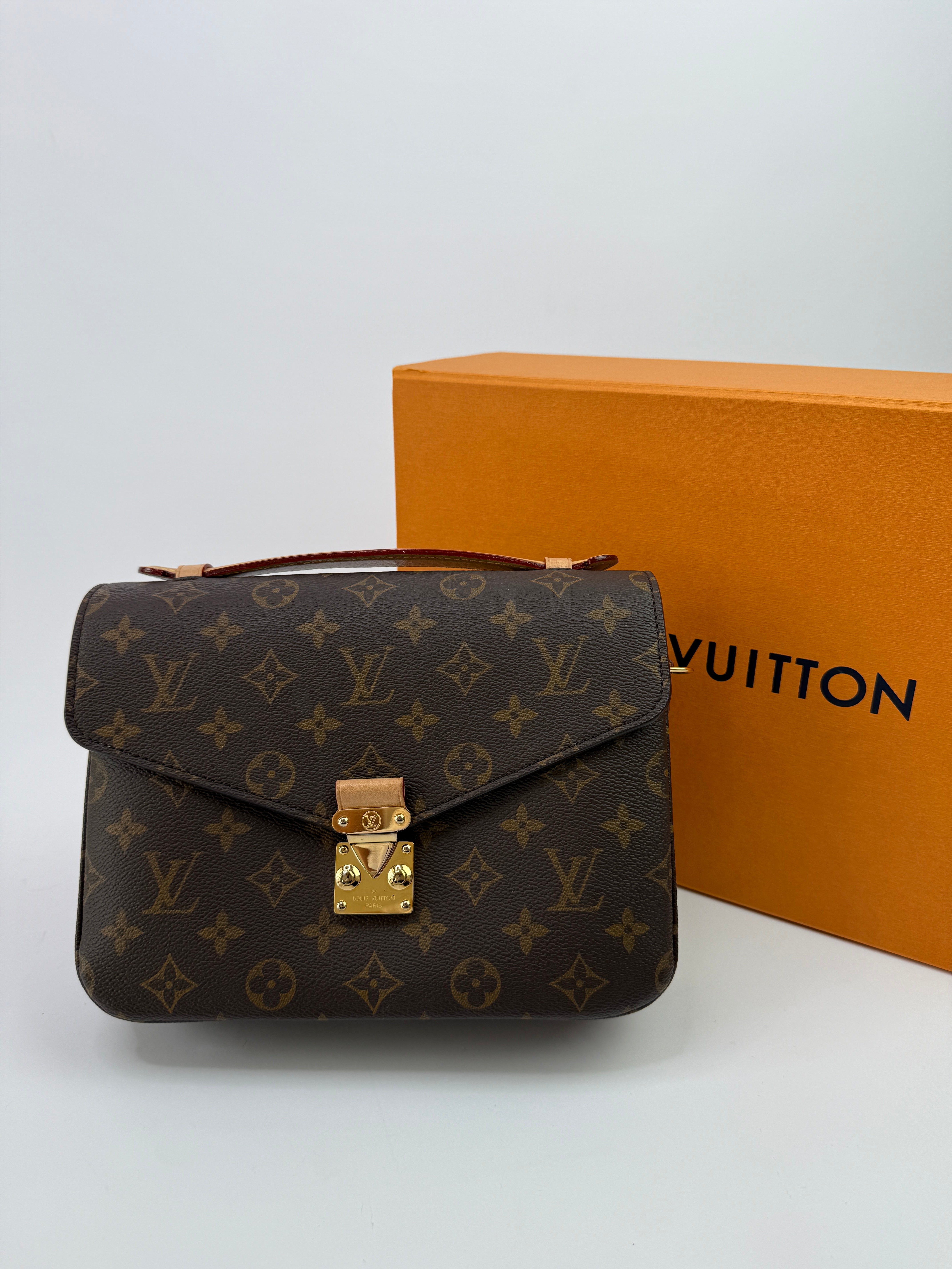 Louis Vuitton Pochette Métis Bag