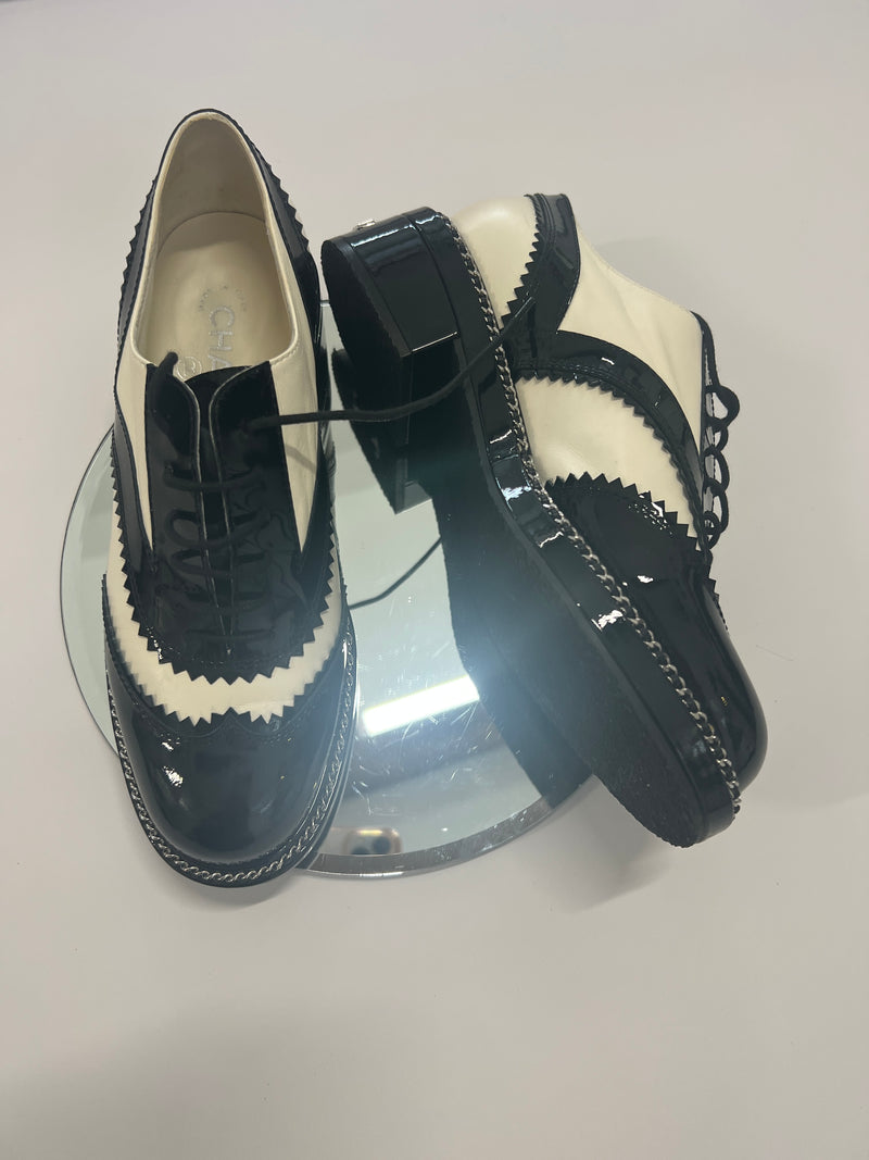 Chanel Brogues ( 39 /UK 6 )
