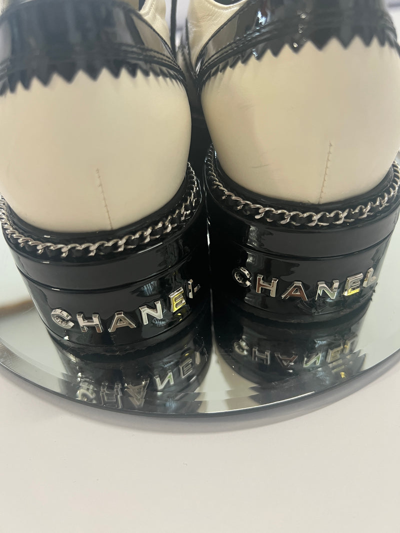 Chanel Brogues ( 39 /UK 6 )