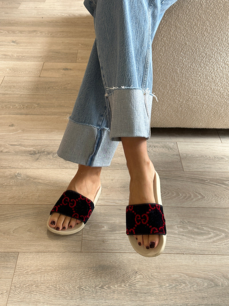 Gucci Pursuit Terry Cloth Logo Pool Slide Sandals (Size 39/ UK 6)