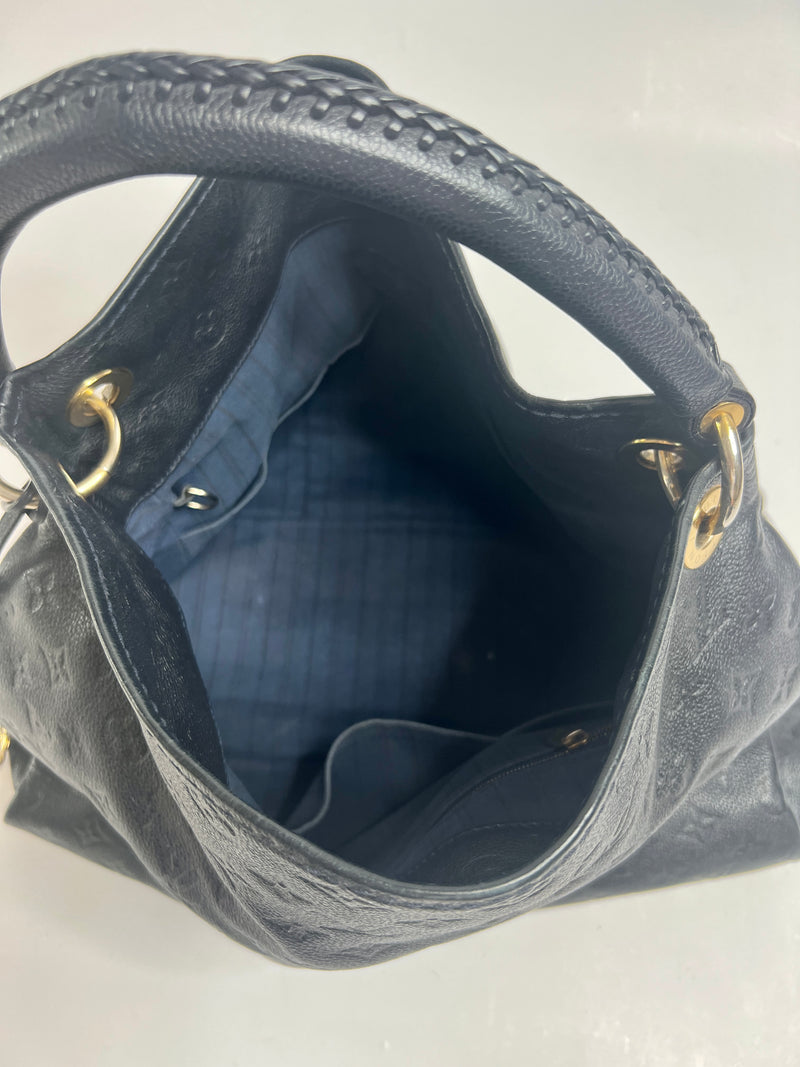 Louis Vuitton Monogram Artsy MM Shoulder Bag