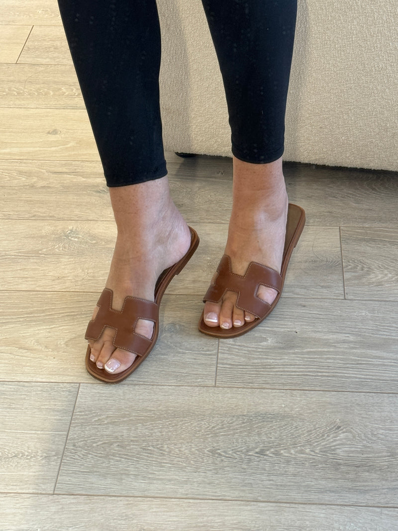 Hermès Oran Sandals In Tan Calfskin Leather (size 38.5 /UK 5.5)