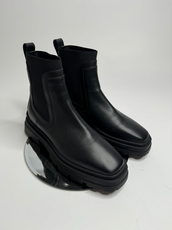Jimmy Choo Veronique Boots ( Size 39 /UK 6)