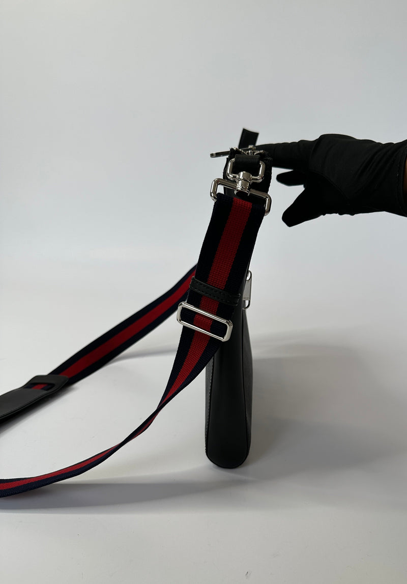 Gucci Supreme Monogram Messenger Bag