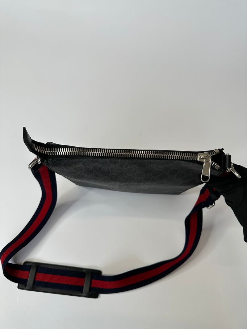 Gucci Supreme Monogram Messenger Bag