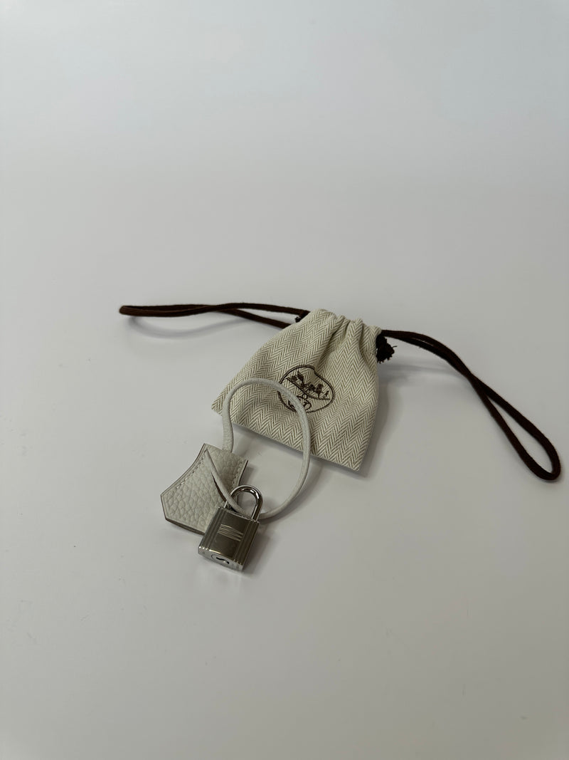 Hermès Kelly 28 II Retourne In Gris Pale With Palladium Hardware