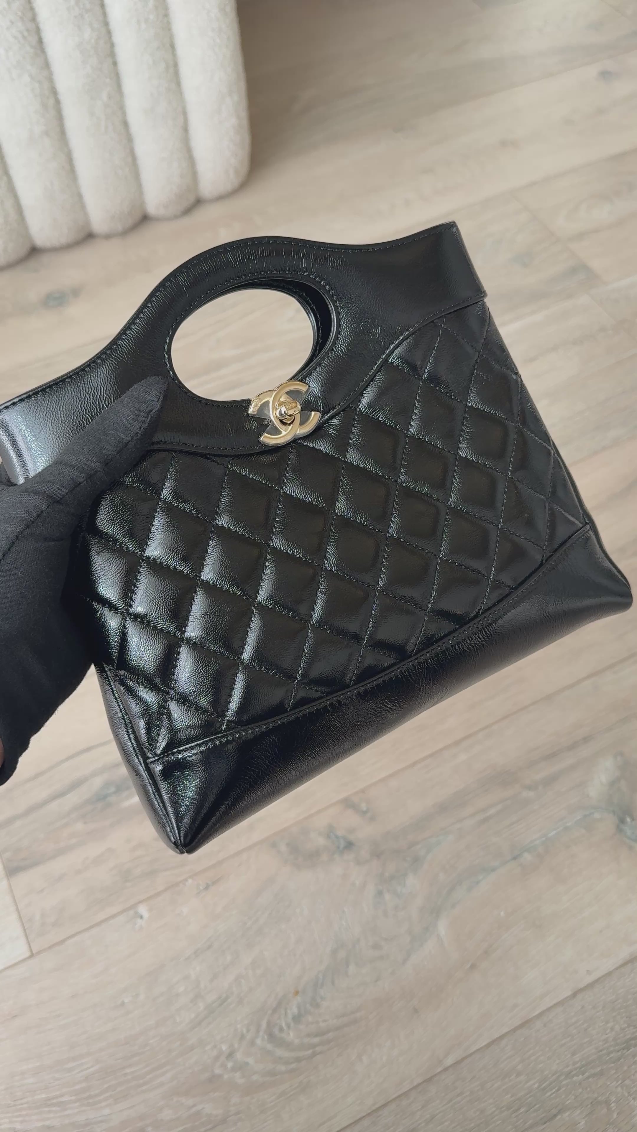 Chanel 31 Small In Black Calfskin Leather With Pale Gold Hardware
Excellent Condition, verified by Luxe Cheshire. Authentic and preloved