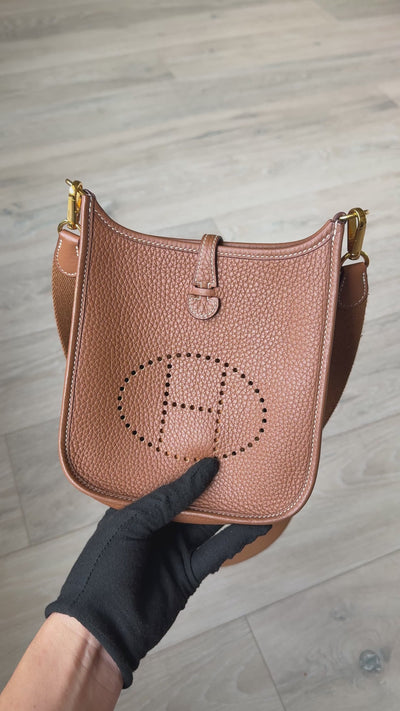 Hermès Evelyne TPM In Gold Clemence Leather With Gold Hardware In Very Good Condition 100% authentic and preloved