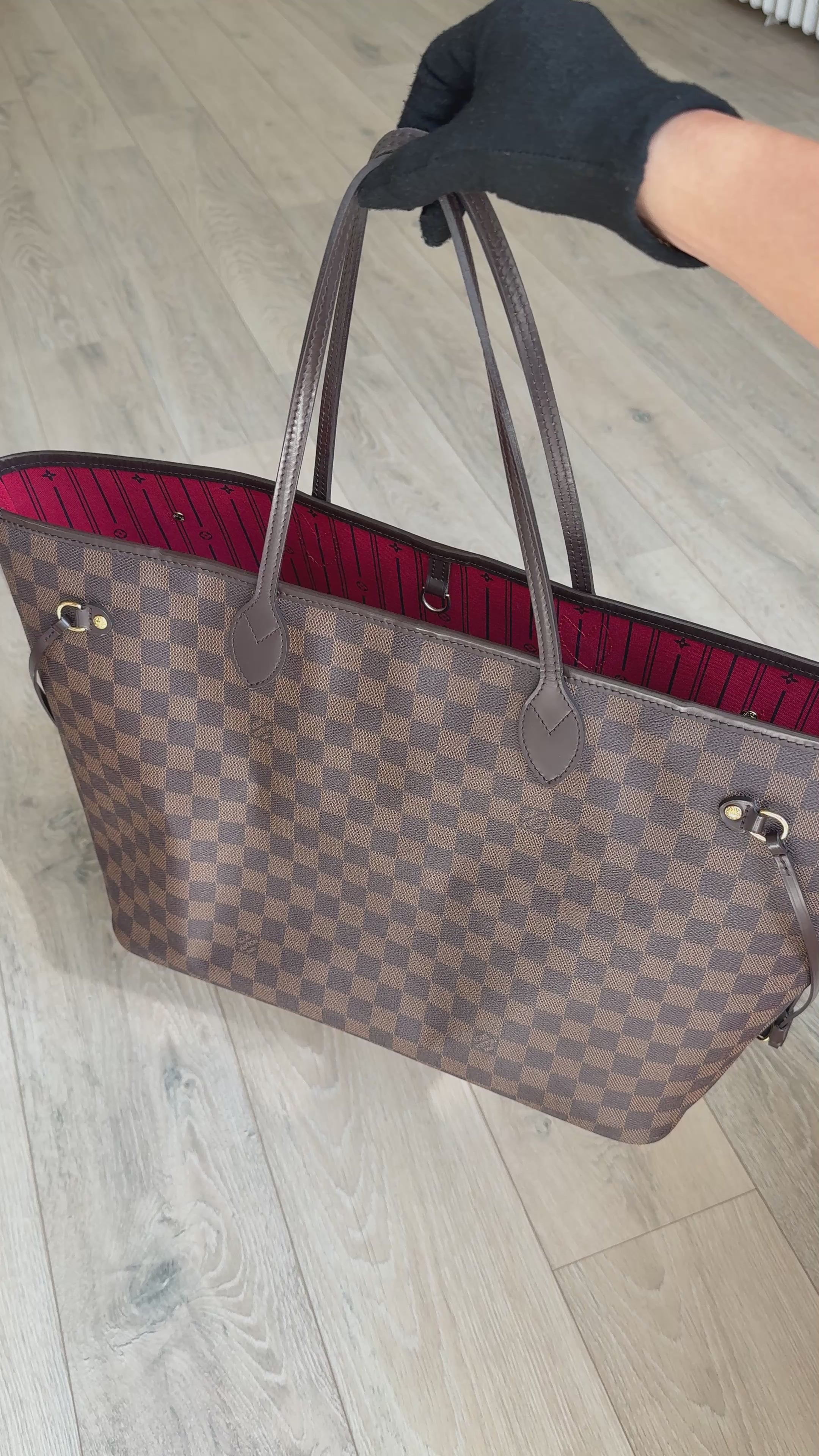 Louis Vuitton Neverfull GM Tote In Damier Ebene Canvas 100% authentic and preloved in excellent condition