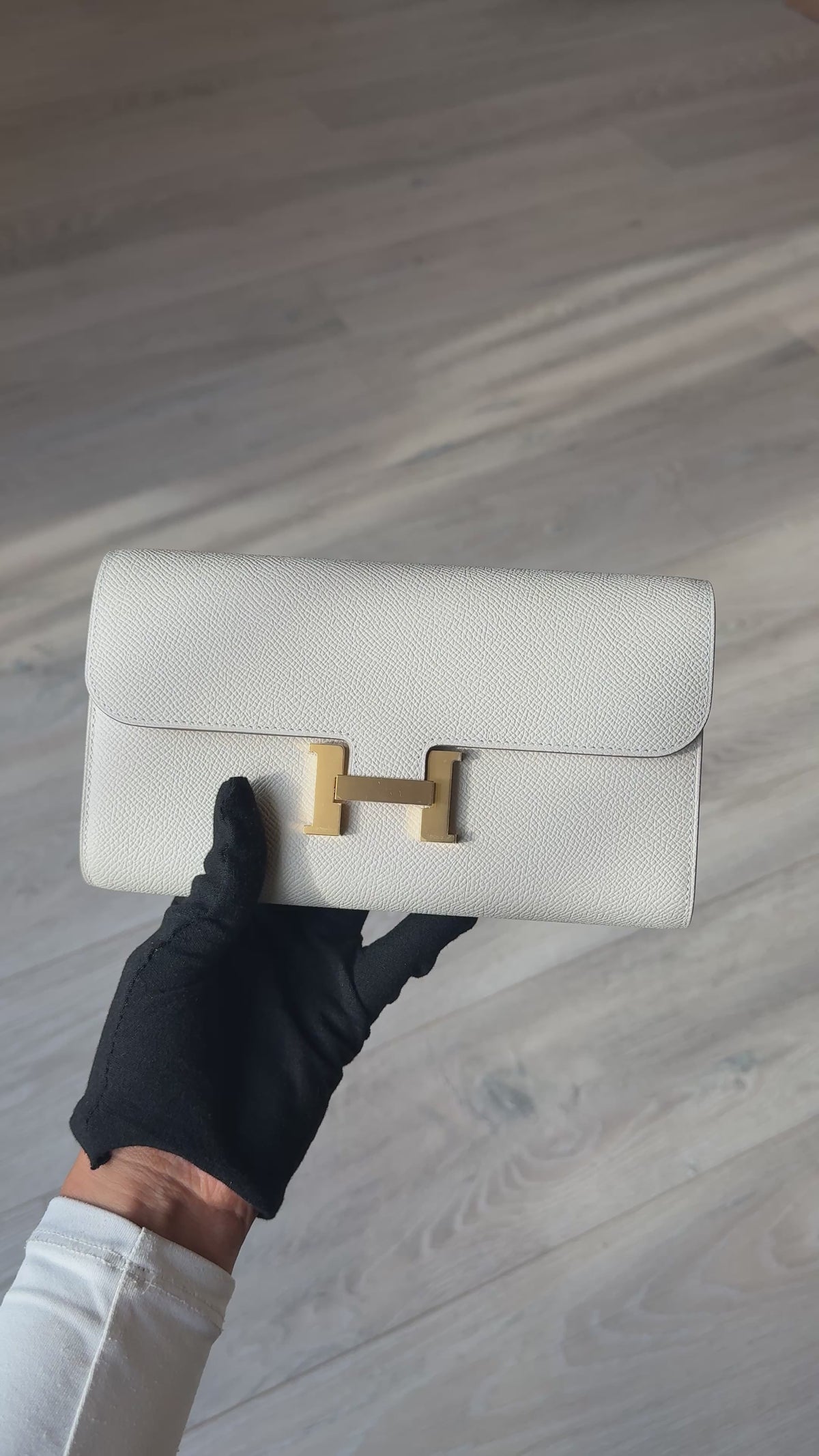 Hermès Constance To Go In Craie Epsom Leather With Gold Hardware. Authentic and preloved in new and unused condition. Verified by Luxe Cheshire. 100% Guarantee
